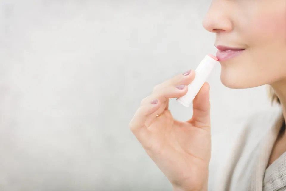 Labial en tono rosa